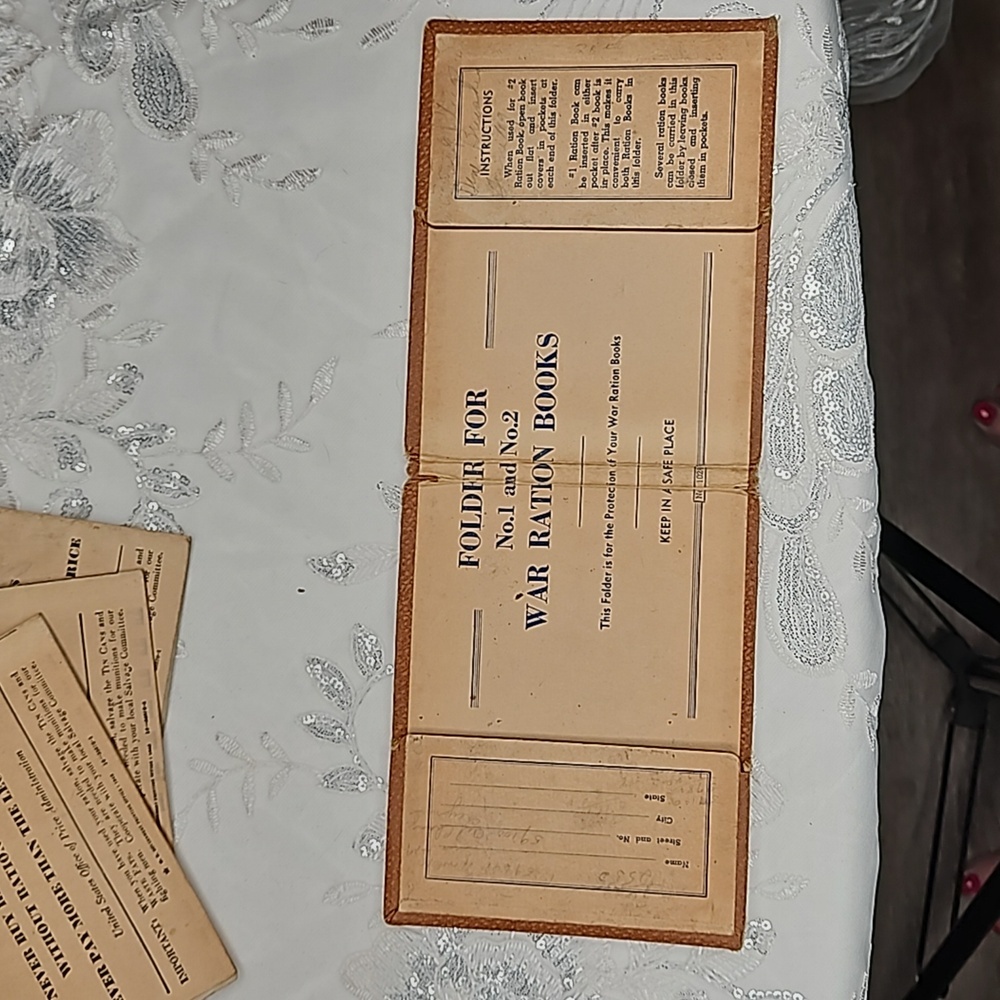 Vintage WWII ration books with ration coupons - Picture 10 of 10
